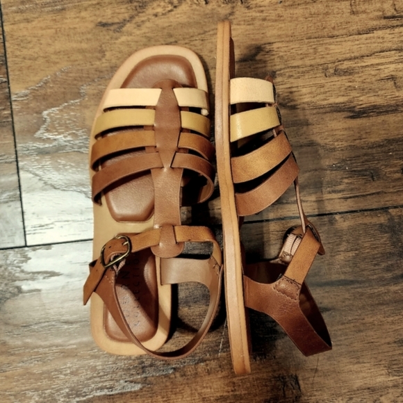 Journee Collection Sandals - Picture 3 of 4